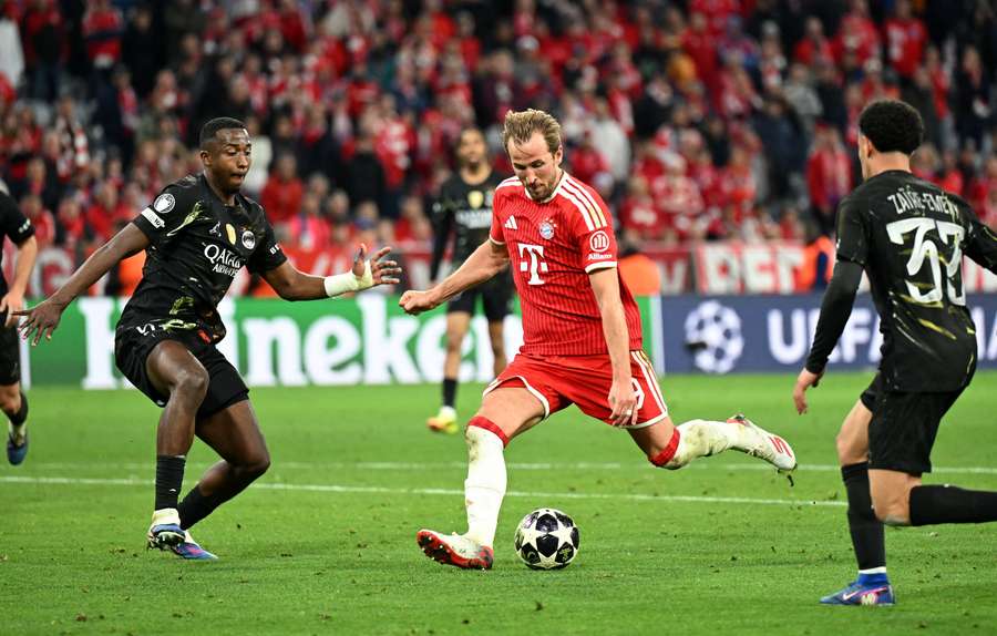 Bayern Munich's Harry Kane scores