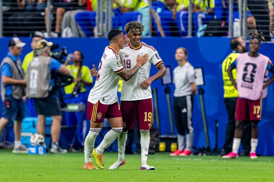 Pedro Porro et Lamine Yamal lors de la demi-finale de la Coupe du monde 2026 entre la France et l’Espagne, le 14 juillet à Dallas.