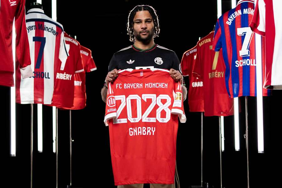 Serge Gnabry renova contrato com o Bayern de Munique até 2028