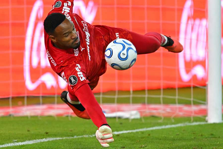 Carlos Miguel foi o herói do Palmeiras em Quito Carlos Miguel foi o herói do Palmeiras em Quito