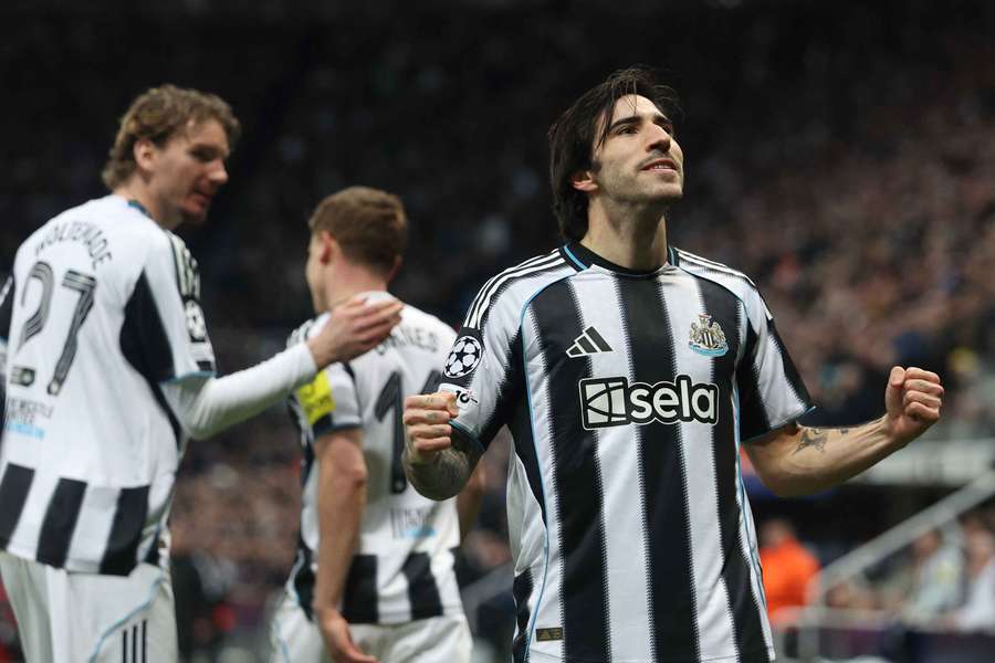 Newcastle United's Sandro Tonali celebrates scoring their first goal