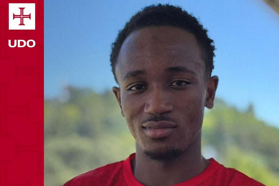 Amadou Diallo com as cores da UD Oliveirense