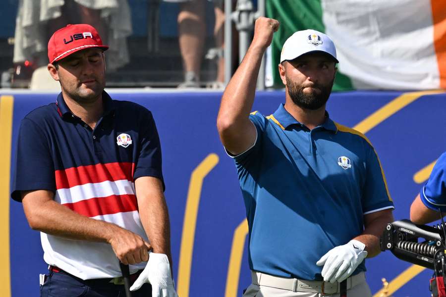 Jon Rahm pode regozijar-se mas a cara de Scottie Scheffler diz tudo