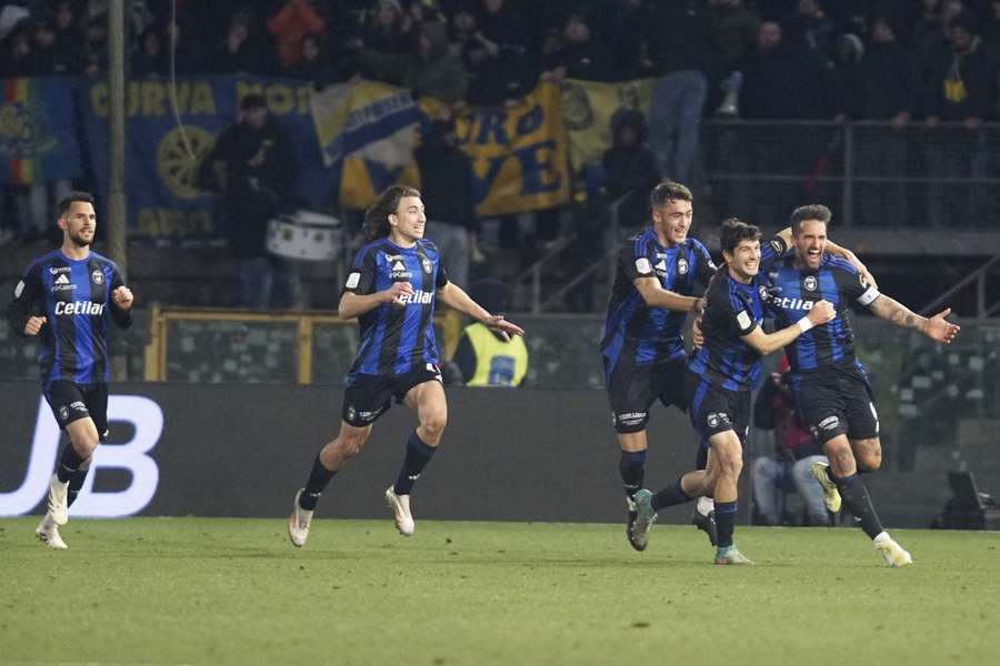 La gioia del Pisa al gol del 2-1