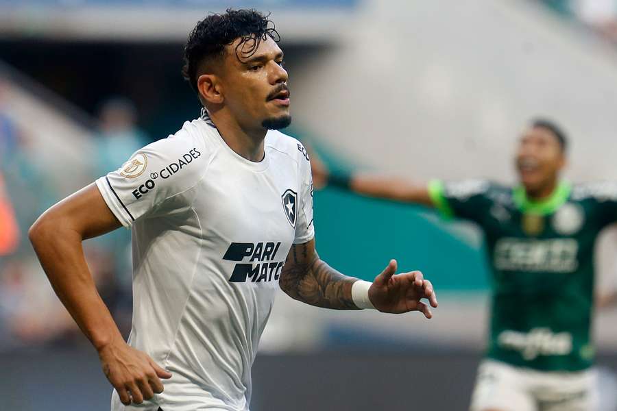 Tiquinho Soares deixou a sua marca contra o Palmeiras