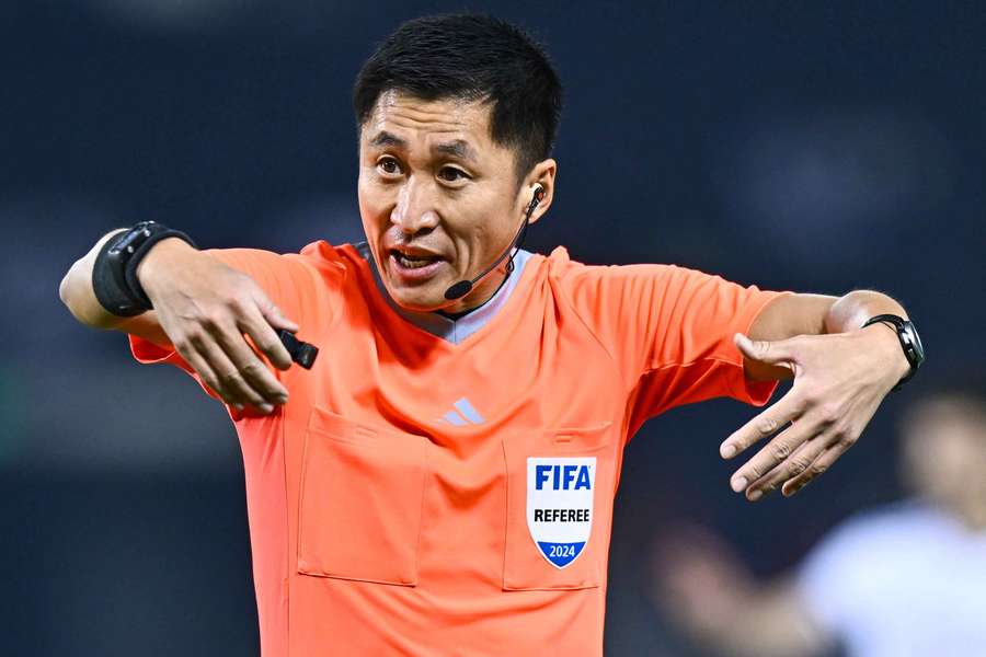 Ma Ning dirige un partido de la FIFA en 2024 Ma Ning dirige un partido de la FIFA en 2024