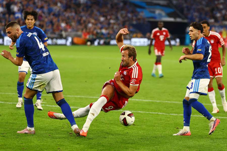 Harry Kane misses a chance against Schalke Harry Kane misses a chance against Schalke