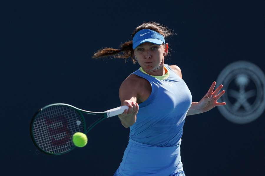 Simona Halep in actie tegen Paula Badosa