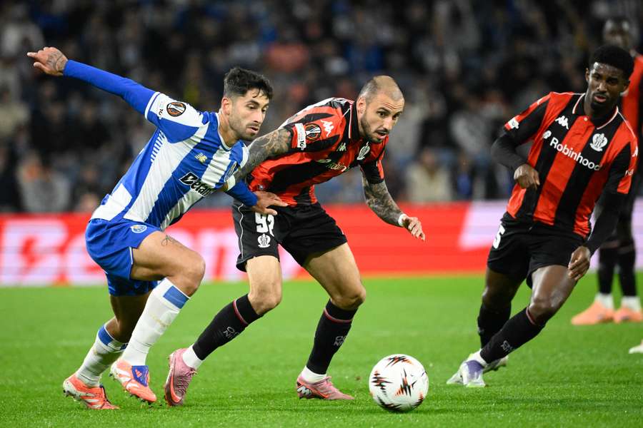 Alan Varela na partida com o Nice Alan Varela na partida com o Nice