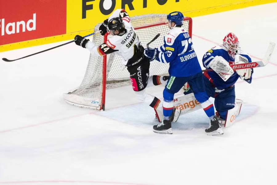 Slováci premárnili dvojgólové vedenie. Slováci premárnili dvojgólové vedenie.
