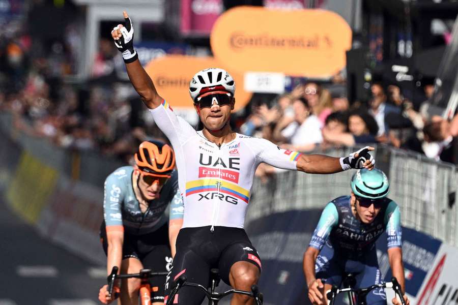 Jhonatan Narvaez celebrates his win