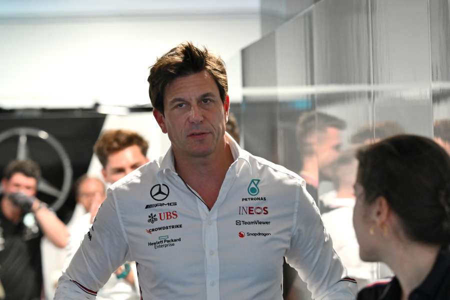 Wolff preocupado com o desempenho do Mercedes