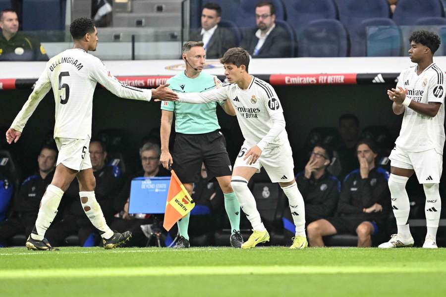 Güler y Endrick, en el momento de salir a jugar contra Osasuna