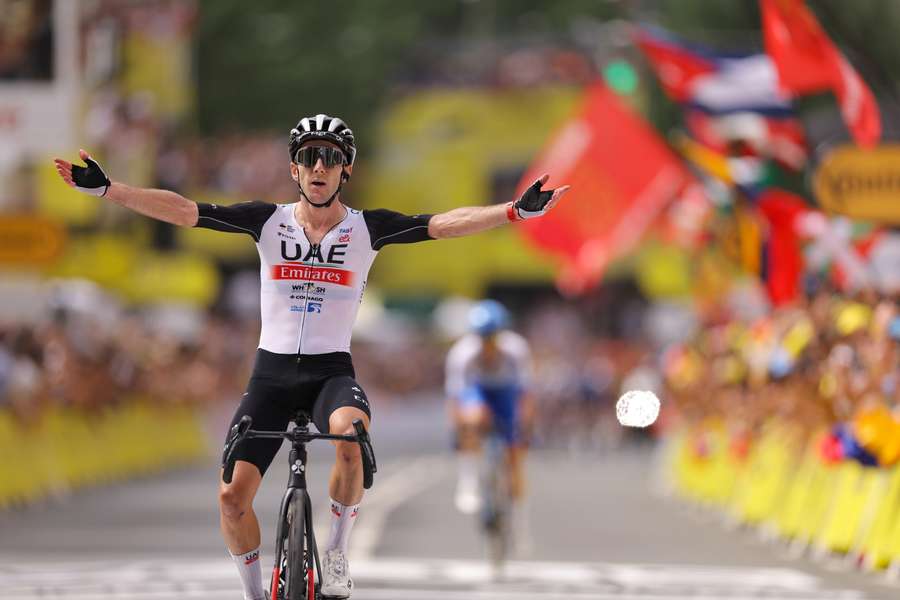Det var karrierens første etapesejr i Tour de France, som 30-årige Adam Yates lørdag kunne fejre.
