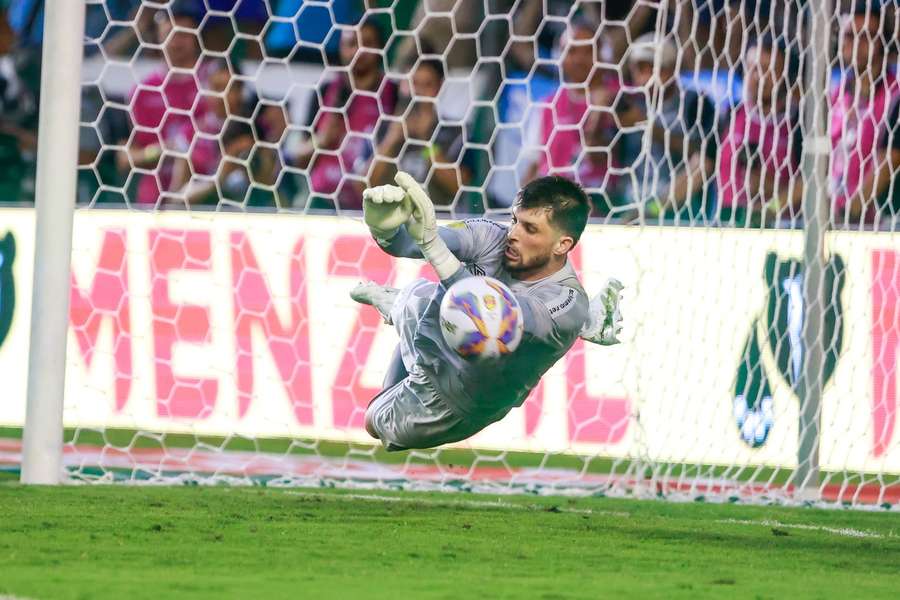 Tiago Volpi é especialista em pênaltis Tiago Volpi é especialista em pênaltis