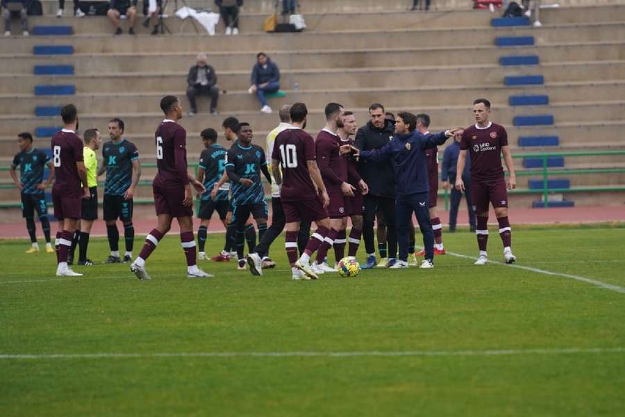 La pelea entre jugadores acabó con el partido antes de tiempo.