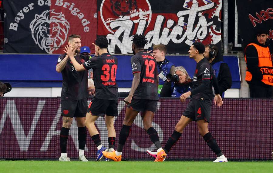 Andrich (l.) traf nach einer Ecke zur Führung für Bayer