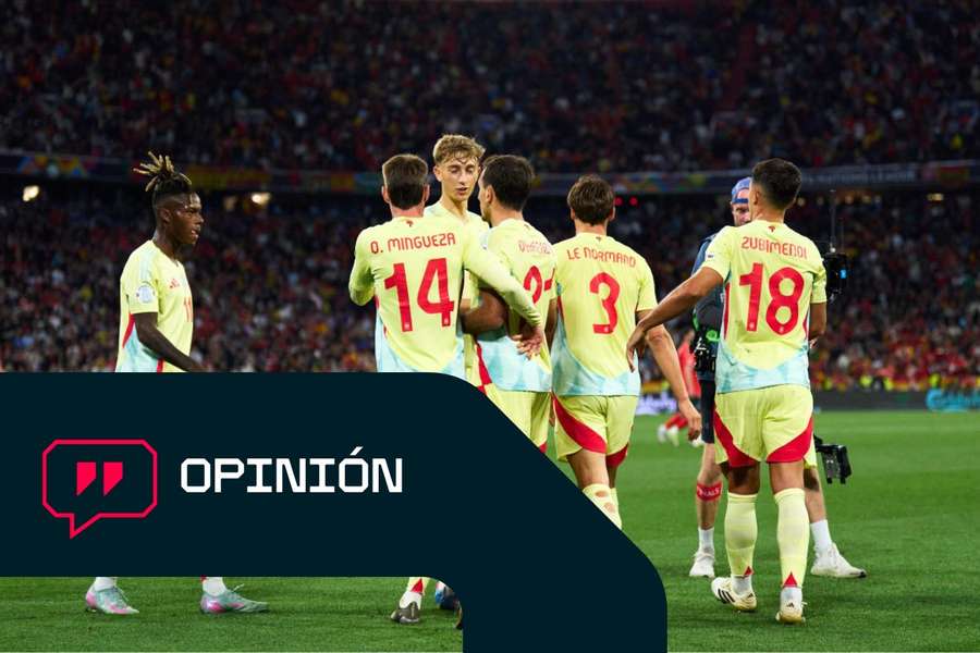 Los jugadores de España celebran el 1-2 de Oyarzábal ante Portugal