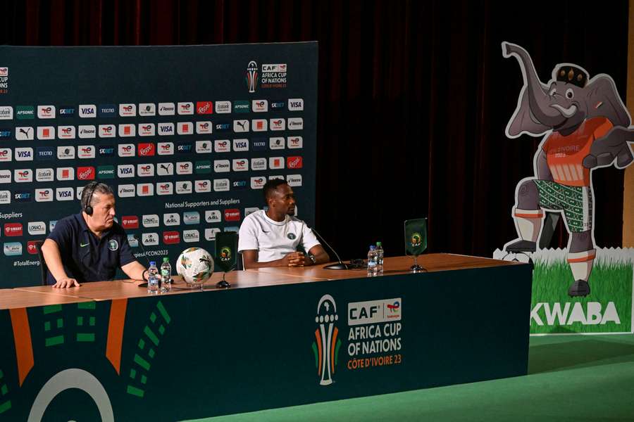 Nigeria's Portuguese coach Jose Peseiro (L) and Nigeria's forward Ahmed Musa (R) attend a press conference 