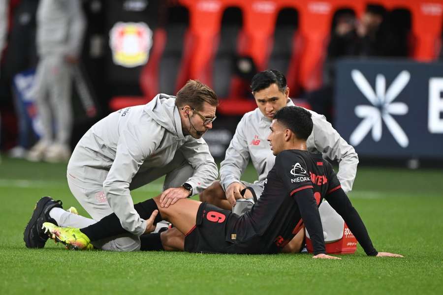 Ezequiel Fernández bei der Behandlung. Ezequiel Fernández bei der Behandlung.