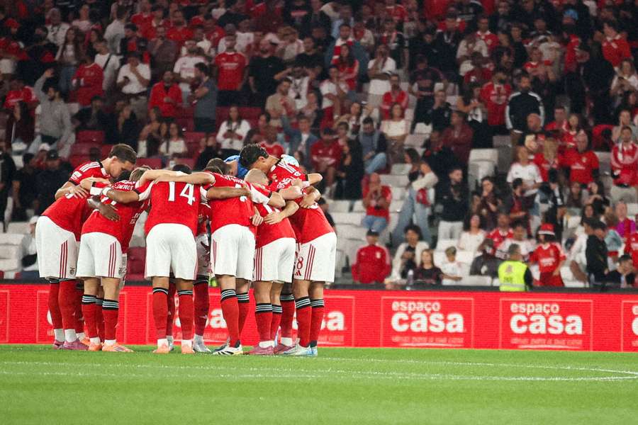 Benfica vai ao Dragão em risco de ficar a sete pontos