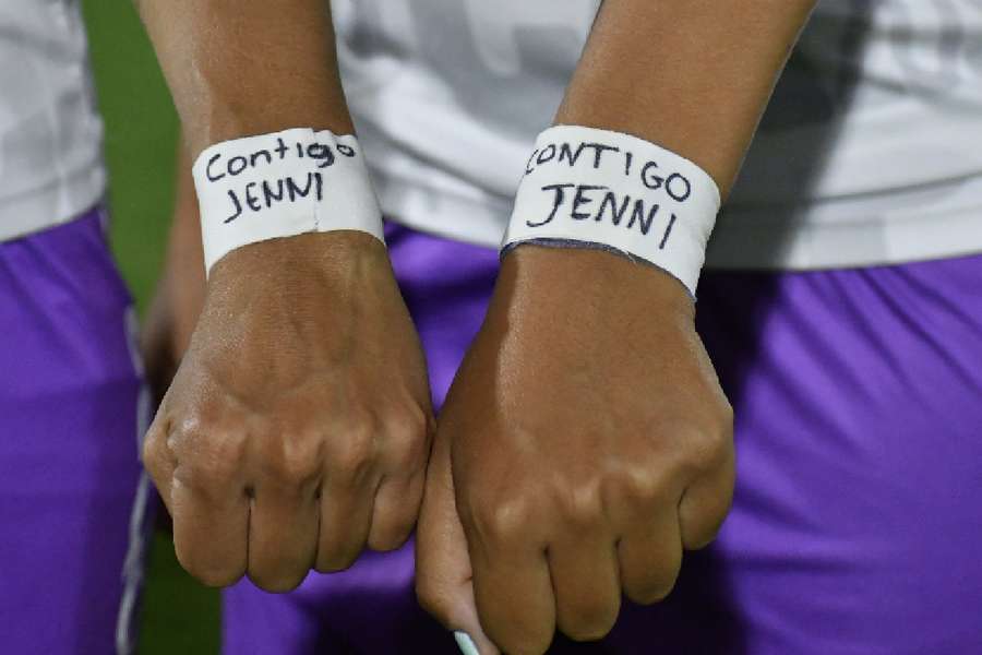 "Contigo, Jenni", uno de los mensajes más repetidos.
