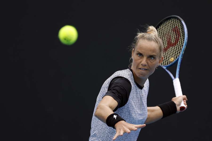 Arantxa Rus overleefde voor het eerste sinds 2012 de eerste ronde op Roland Garros