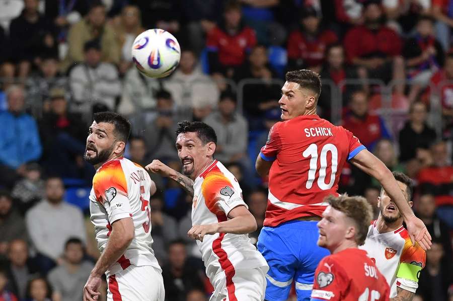 Češi se umí prosazovat z rohových kopů.