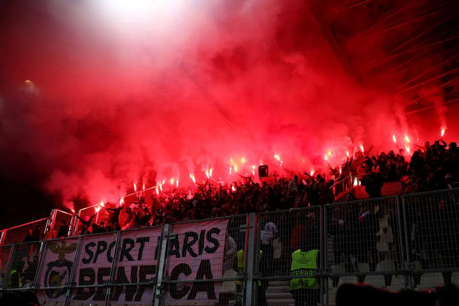 Adeptos do Benfica em Paris