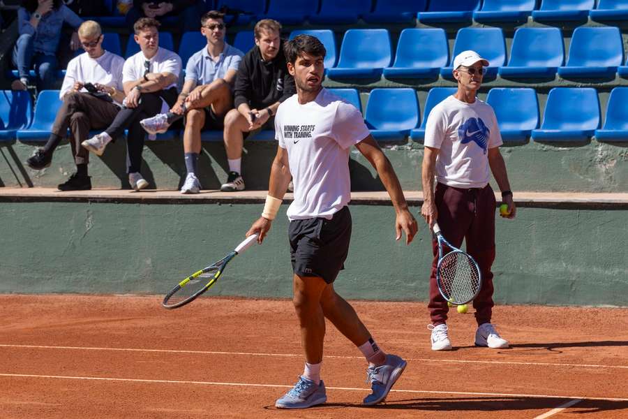 Carlos Alcaraz beim Training in Monte Carlo Carlos Alcaraz beim Training in Monte Carlo