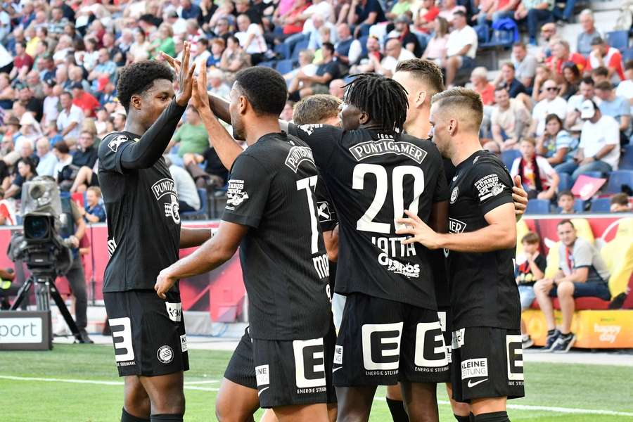 Sturm gewinnt Topspiel in Salzburg, Austria dreht Partie gegen Ried