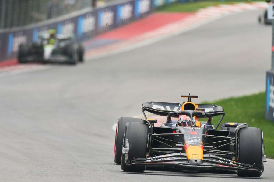 Verstappen no GP do Canadá, à frente da concorrência