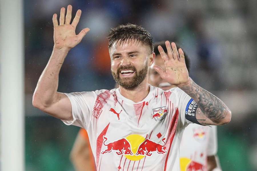 Eduardo Sasha marcou um dos seis gols do Bragantino na partida Eduardo Sasha marcou um dos seis gols do Bragantino na partida