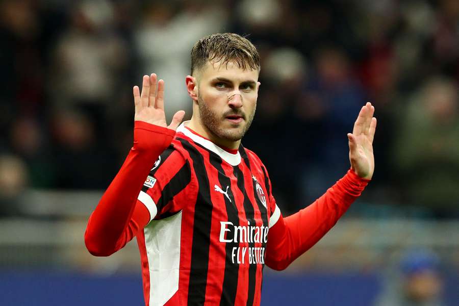 AC Milan striker Santiago Gimenez apologises after scoring against his former team Feyenoord