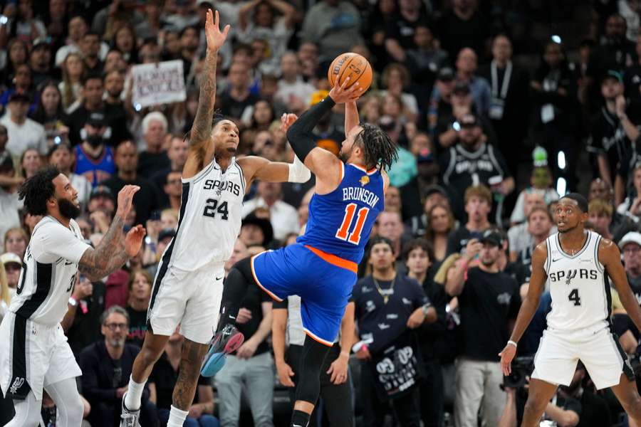 Sochan coraz bliżej mistrzowskiego pierścienia z Knicks. Spurs znów pokonani
