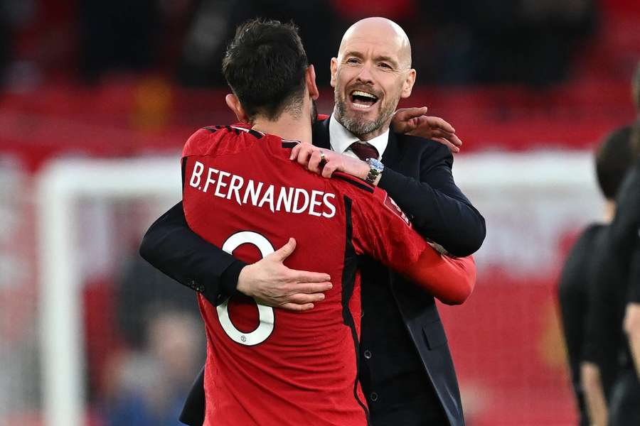 Bruno Fernandes abraça Erik Ten Hag