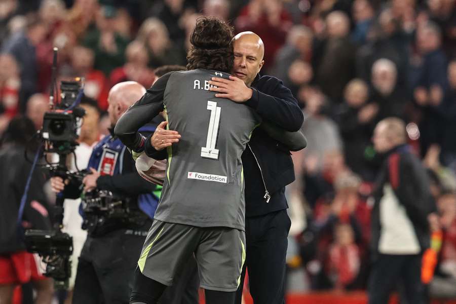 Alisson Becker et Arne Slot le 19 mars.