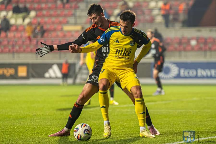 Obaja sa stretli len pred pár dňami v najvyššej slovenskej súťaži. Delili sa po remíze 1:1. Obaja sa stretli len pred pár dňami v najvyššej slovenskej súťaži. Delili sa po remíze 1:1.