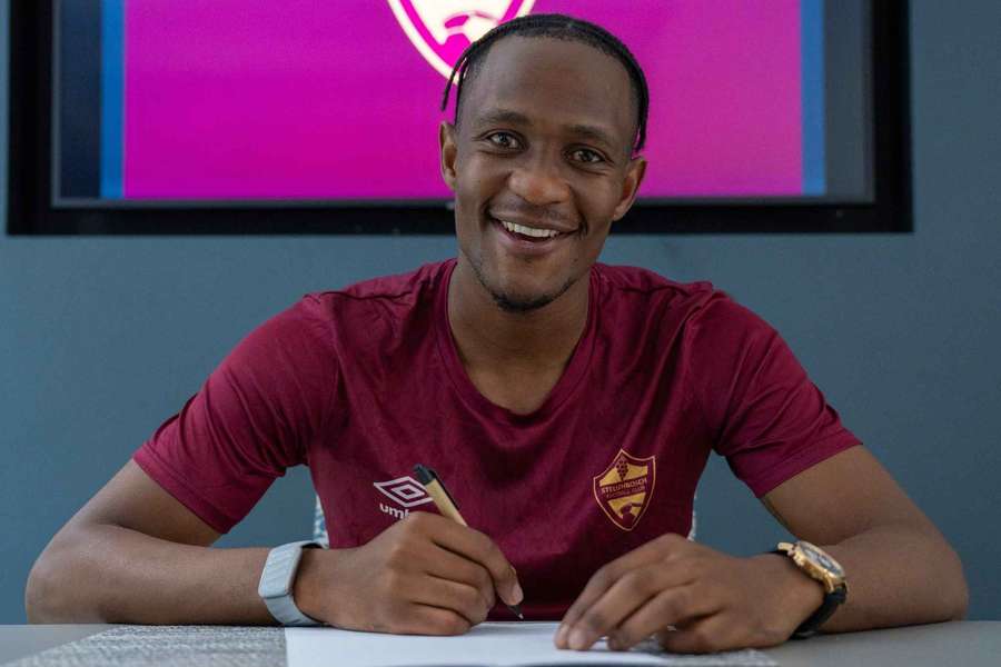 Stellenbosch FC sign former Kaizer Chiefs midfielder in latest addition to squad Stellenbosch FC sign former Kaizer Chiefs midfielder in latest addition to squad