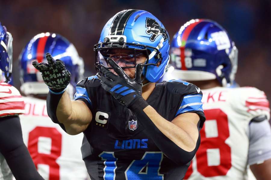 Amon-Ra St. Brown jubelt.