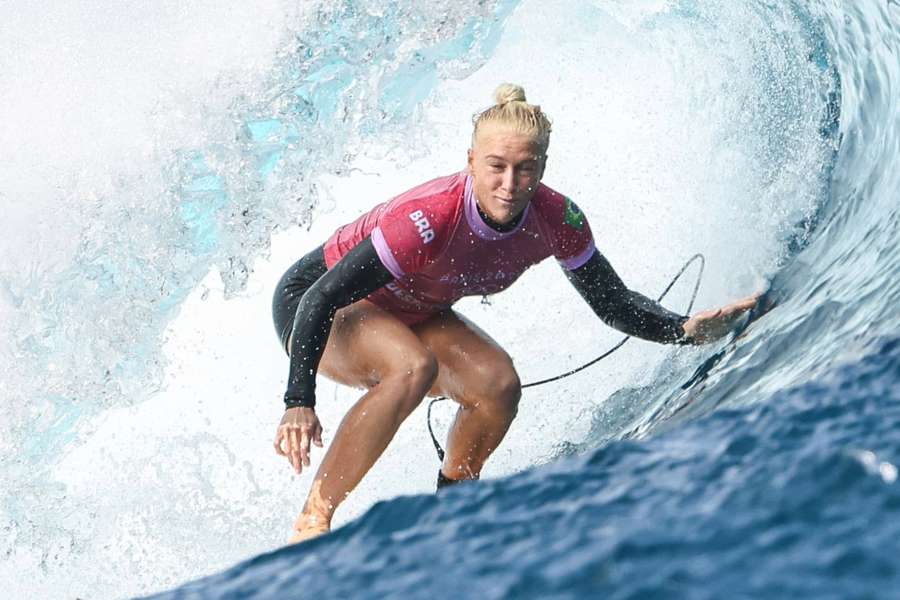 Tati Weston-Webb é uma das brasileiras nas oitavas do surfe feminino