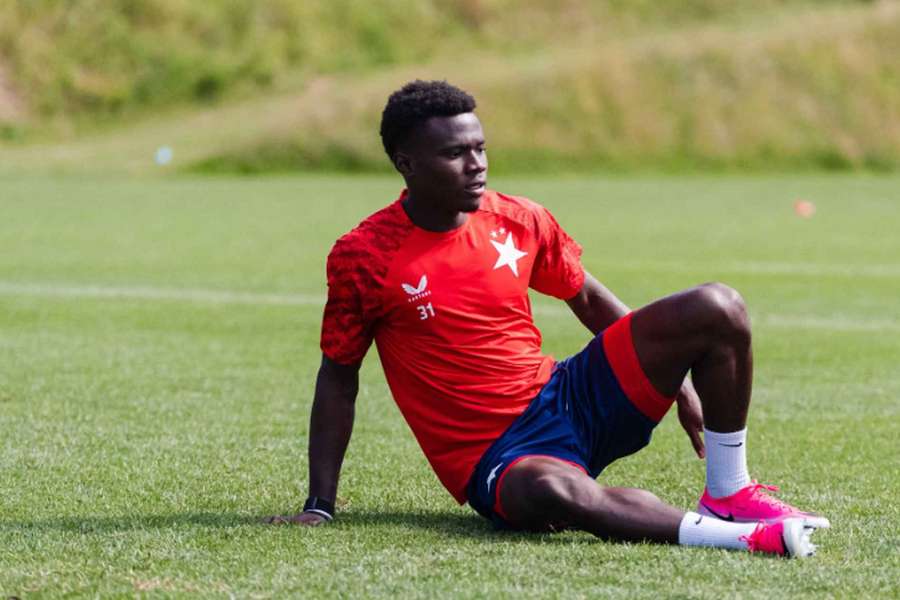 Bryan Ouanda se zatím ve Slavii cítí skvěle a pere se o místo v sestavě. Bryan Ouanda se zatím ve Slavii cítí skvěle a pere se o místo v sestavě.