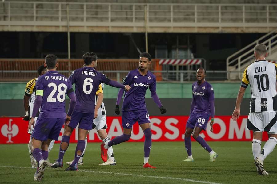 Richardson festeja o terceiro golo da Fiorentina diante do LASK Linz