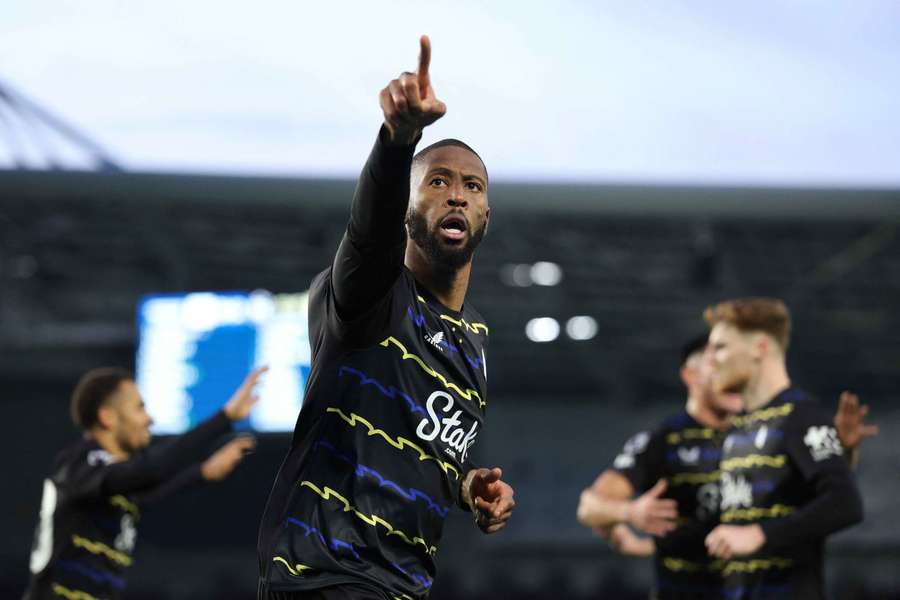 Everton's Beto celebrates scoring the equaliser