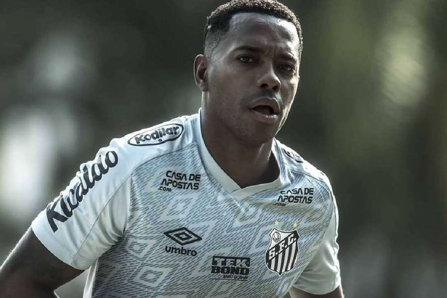 Robinho čaká na miesto svojho trestu. 