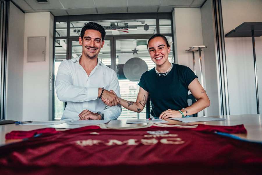 Joana Marchão assinou um contrato de dois anos