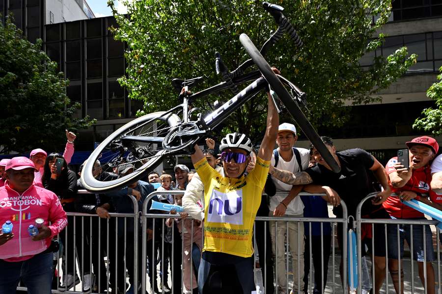 Rodrigo Contreras, eufórico tras ganar el Tour Colombia