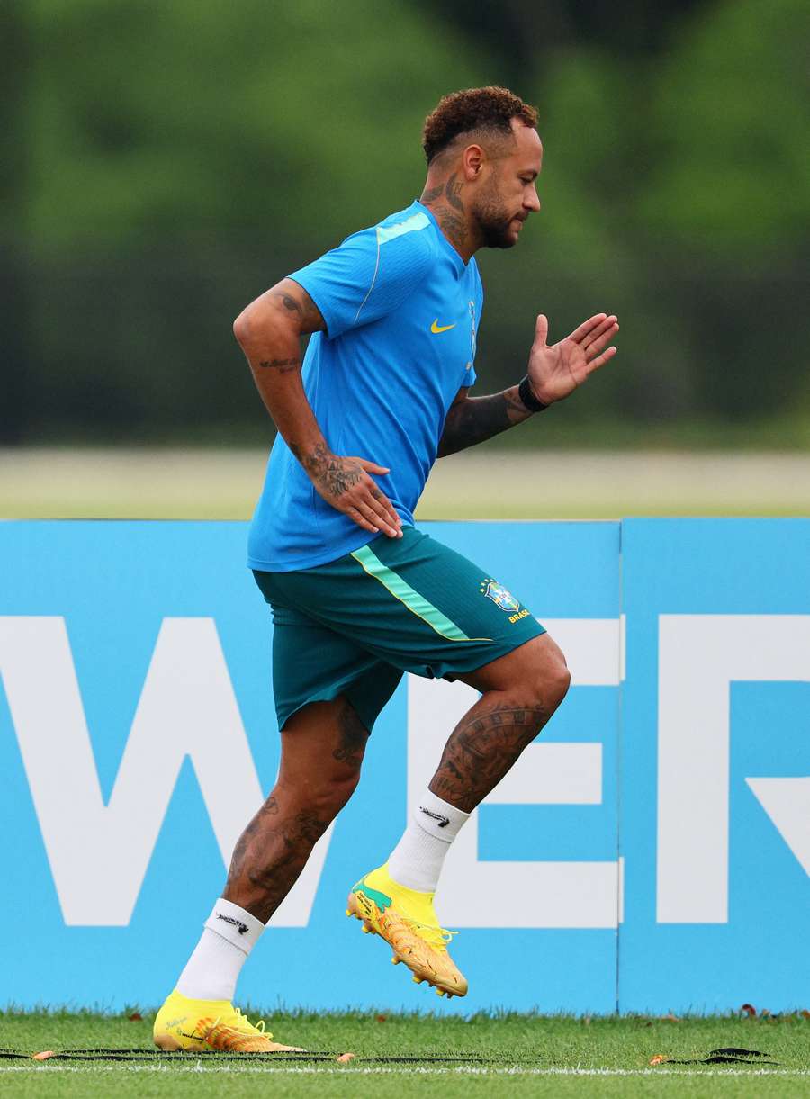 Neymar durante treinamento nesta terça-feira (23) em Nova Jersey Neymar durante treinamento nesta terça-feira (23) em Nova Jersey