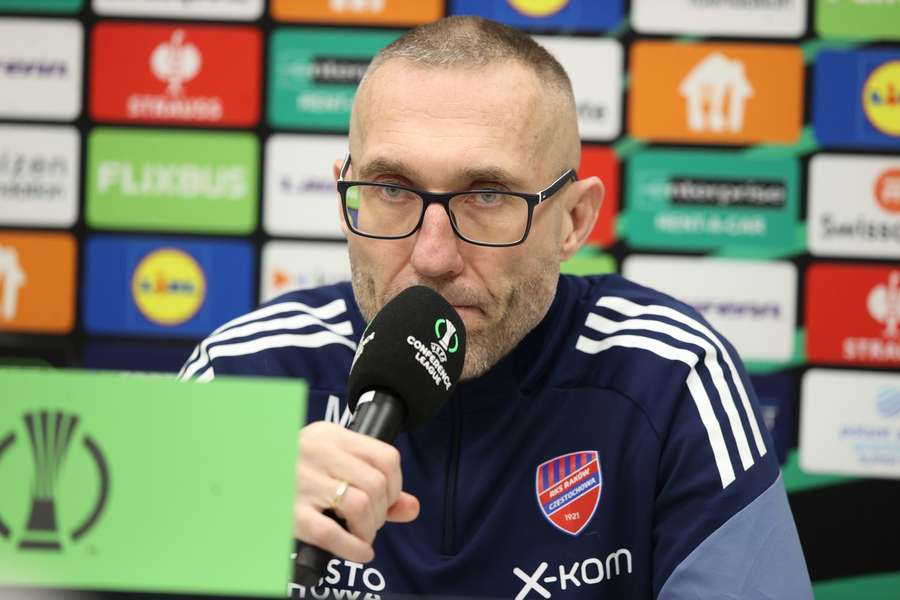 Z Papszuna zeszło ciśnienie przed meczem ze Zrinjskim. "Wszyscy mogliśmy się zachować lepiej" Z Papszuna zeszło ciśnienie przed meczem ze Zrinjskim. "Wszyscy mogliśmy się zachować lepiej"