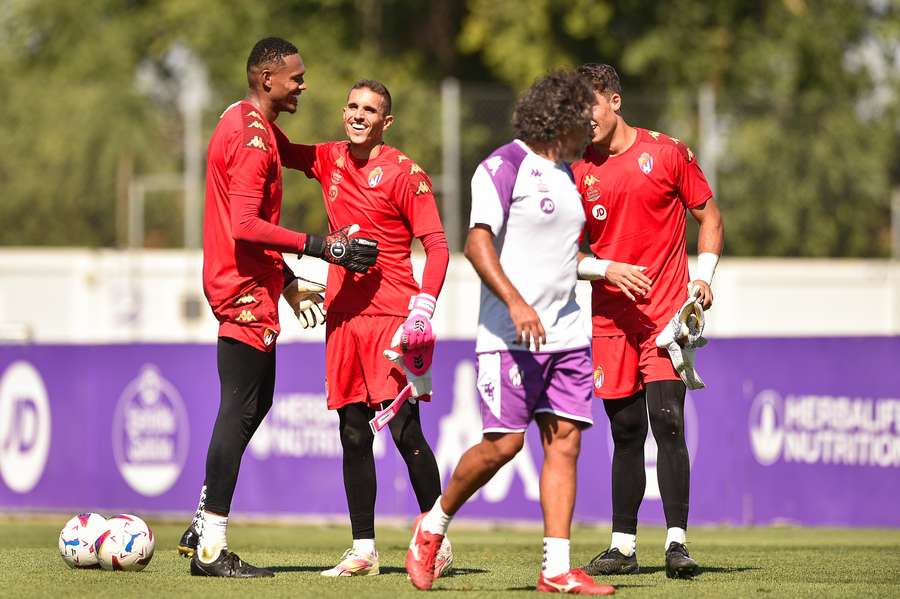 Ricardo tentou contribuir no desenvolvimento de John pelo futebol espanhol